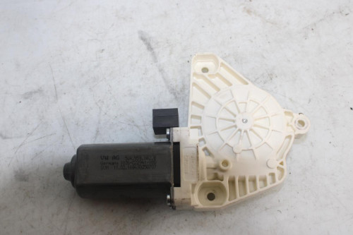 MOTOR ELEVALUNAS DELANTERO DERECHO 
