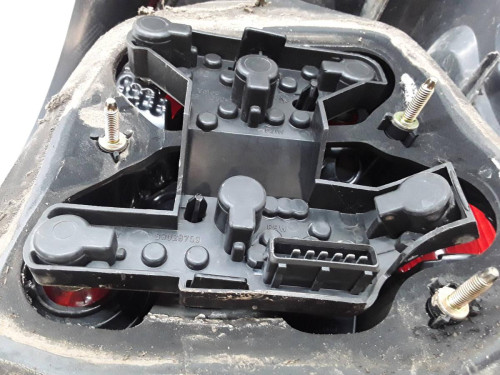 PILOTO TRASERO IZQUIERDO Toyota AVENSIS BERLINA (T25) 