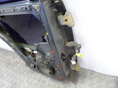PUERTA TRASERA IZQUIERDA б/у
