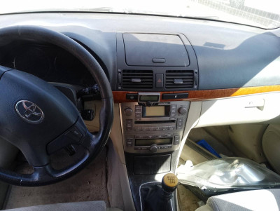 TOYOTA AVENSIS BERLINA (T25)