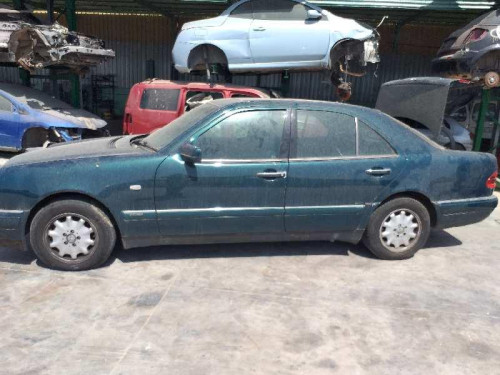  MERCEDES-BENZ CLASE E (BM 210) BERLINA 
