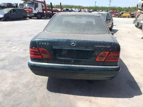  MERCEDES-BENZ CLASE E (BM 210) BERLINA 