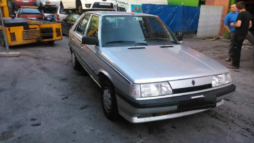  RENAULT 