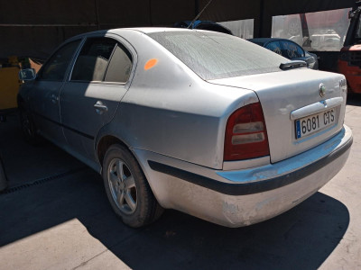 SKODA OCTAVIA BERLINA (1U2)
