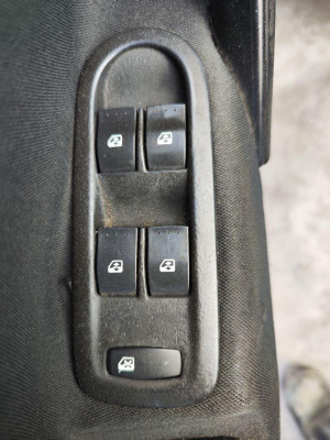 MANDO ELEVALUNAS DELANTERO IZQUIERDO