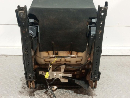  ASIENTO DELANTERO IZQUIERDO 