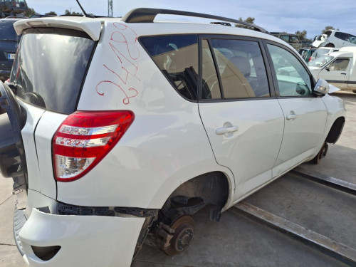 TOYOTA RAV4 (A3) — vehículo donante para recambios 