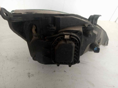FARO IZQUIERDO Ford FOCUS BERLINA (CAK) 