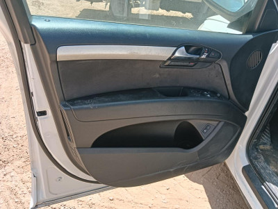 AUDI Q7 (4L)