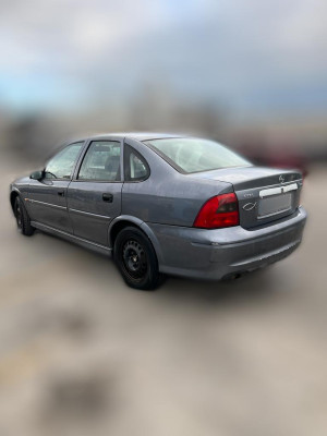 OPEL VECTRA B BERLINA