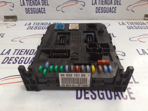  CAJA RELES / FUSIBLES 