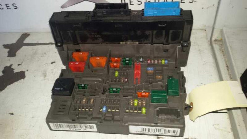 CAJA RELES / FUSIBLES BMW SERIE 1 BERLINA (E81/E87) 