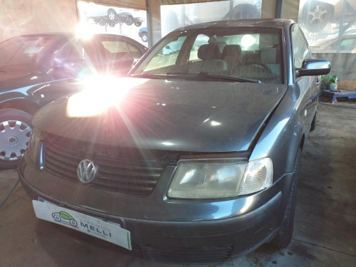  VOLKSWAGEN PASSAT BERLINA (3B2) 