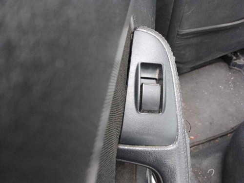 MANDO ELEVALUNAS TRASERO IZQUIERDO Toyota AVENSIS BERLINA (T25) 