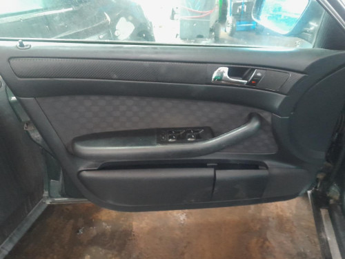 AUDI A6 BERLINA (4B2) — vehículo donante para recambios 