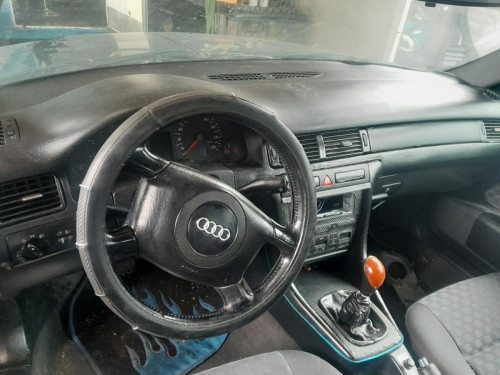 AUDI A6 BERLINA (4B2) — vehículo donante para recambios 