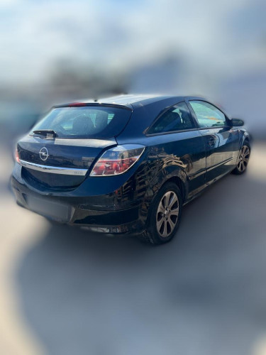  OPEL ASTRA H GTC 