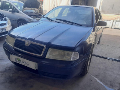 SKODA OCTAVIA BERLINA (1U2)