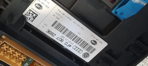 CAJA RELES / FUSIBLES Audi A6 BERLINA (4F2) 