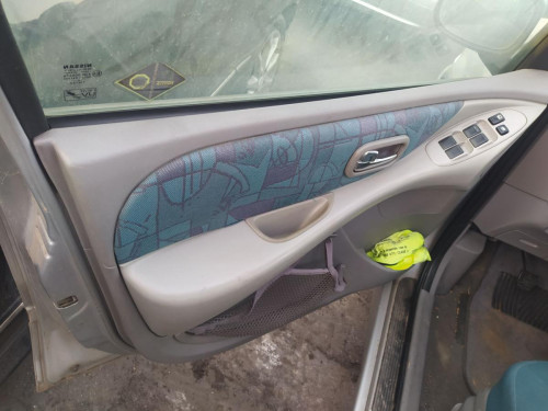  GUARNECIDO PUERTA DELANTERA IZQUIERDA 