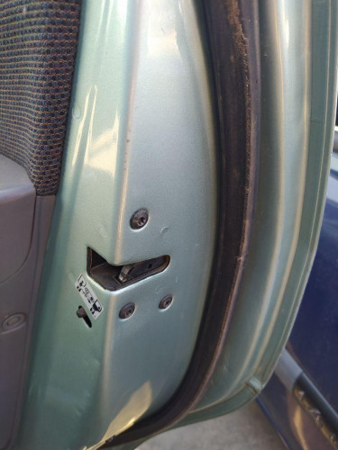 CERRADURA PUERTA TRASERA DERECHA Hyundai MATRIX (FC) 