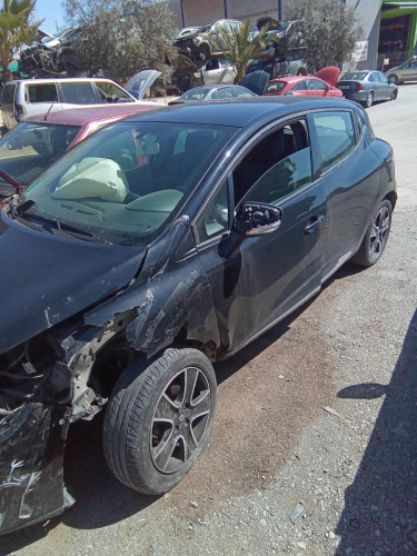 RENAULT CLIO IV — vehículo donante para recambios 