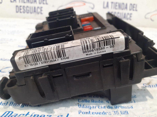 CAJA RELES / FUSIBLES 