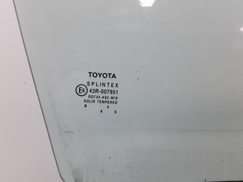 LUNA DELANTERA DERECHA TOYOTA YARIS (KSP9/SCP9/NLP9) 