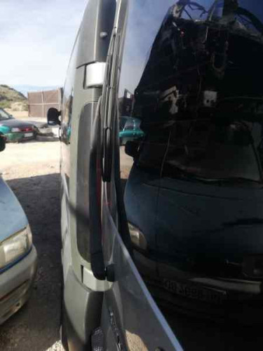 RENAULT TRAFIC II COMBI — vehículo donante para recambios 
