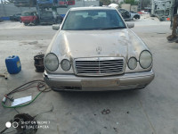MERCEDES-BENZ CLASE E (BM 210) BERLINA