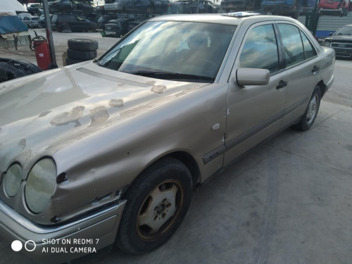  MERCEDES-BENZ CLASE E (BM 210) BERLINA 
