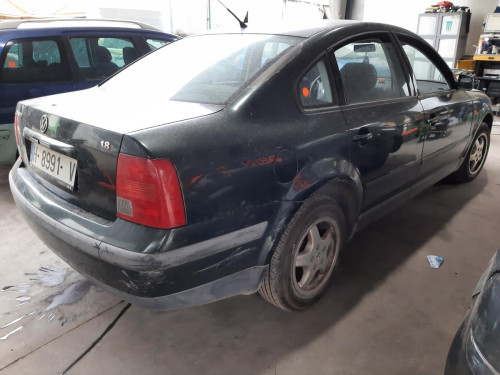  VOLKSWAGEN PASSAT BERLINA (3B2) 