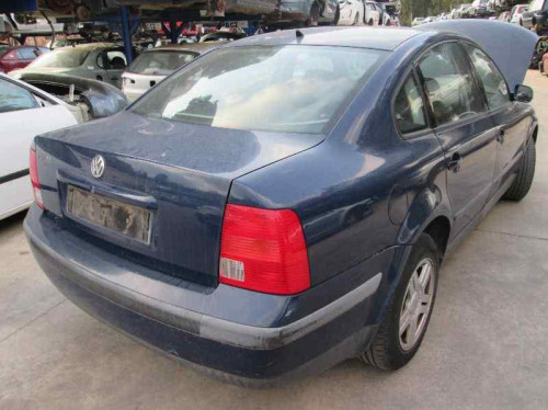  VOLKSWAGEN PASSAT BERLINA (3B2) 