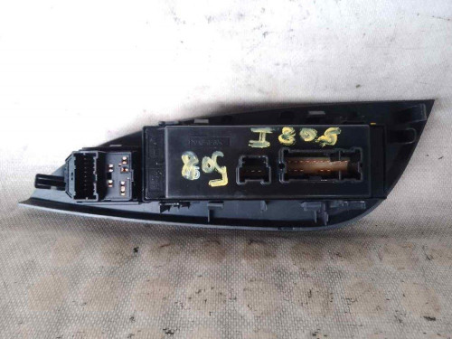 MANDO ELEVALUNAS DELANTERO IZQUIERDO Nissan PULSAR (C13M) 