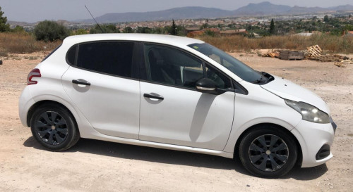 PEUGEOT 208 — автомобиль-донор на запчасти 