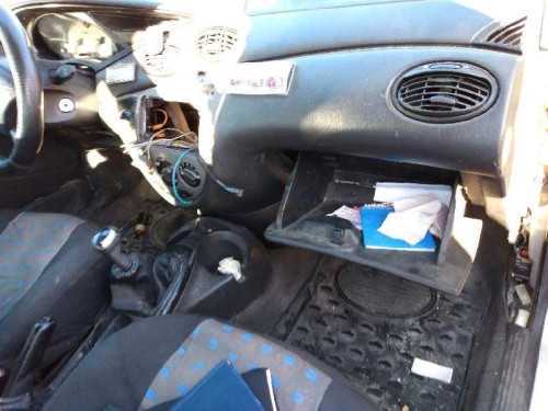 FORD FOCUS BERLINA (CAK) — vehículo donante para recambios 