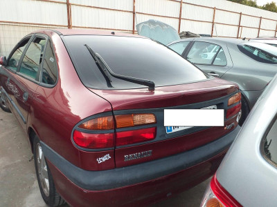 RENAULT LAGUNA (B56)