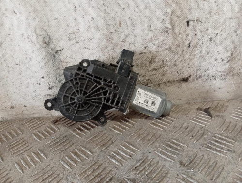 MOTOR ELEVALUNAS DELANTERO DERECHO 