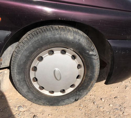 FORD ESCORT BERLINA — vehículo donante para recambios 