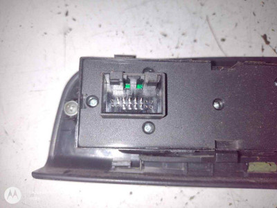 MANDO ELEVALUNAS DELANTERO IZQUIERDO, VOLKSWAGEN, PASSAT BERLINA (3B3)