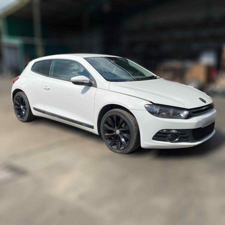 VOLKSWAGEN SCIROCCO (137)