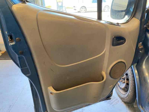  OPEL VIVARO 
