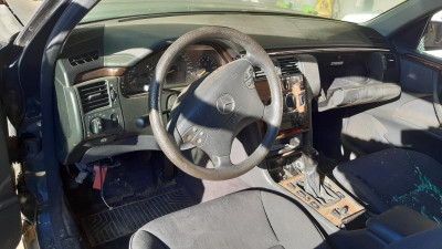 MERCEDES-BENZ CLASE E (BM 210) BERLINA