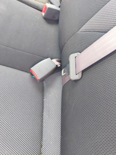 ENGANCHE CINTURON TRASERO IZQUIERDO, KIA, RIO (JB)