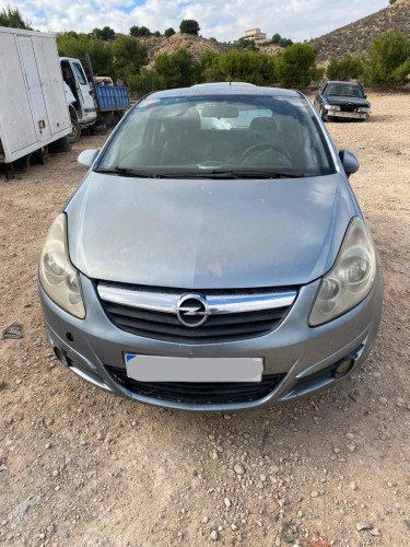 OPEL CORSA D — vehículo donante para recambios 
