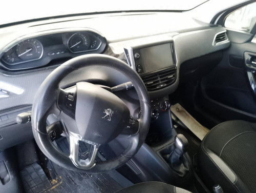 PEUGEOT 208 — автомобиль-донор на запчасти 