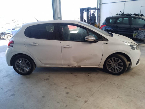 PEUGEOT 208 — автомобиль-донор на запчасти 