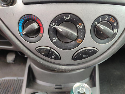  FORD FOCUS BERLINA (CAK) 