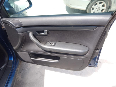 GUARNECIDO PUERTA DELANTERA DERECHA