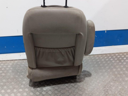  ASIENTO DELANTERO IZQUIERDO 